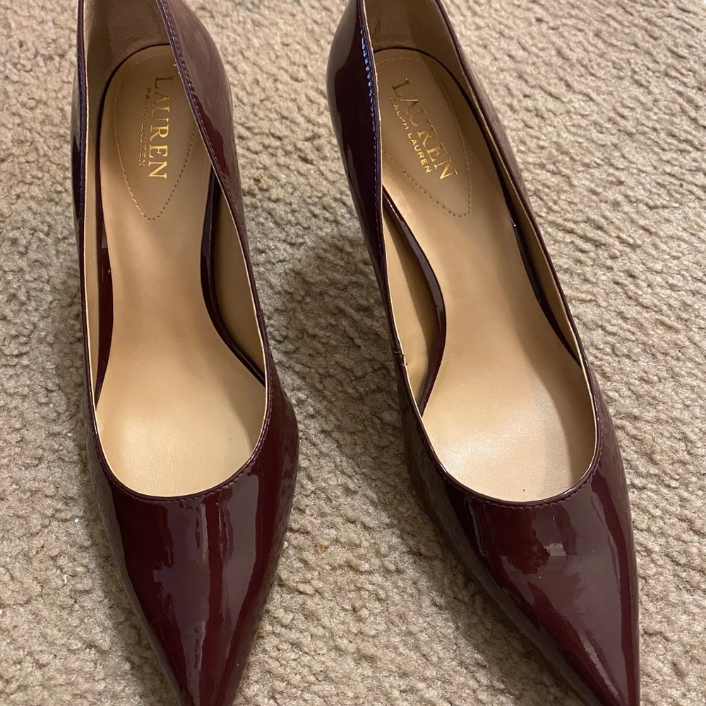 Never worn Ralph Lauren pumps
